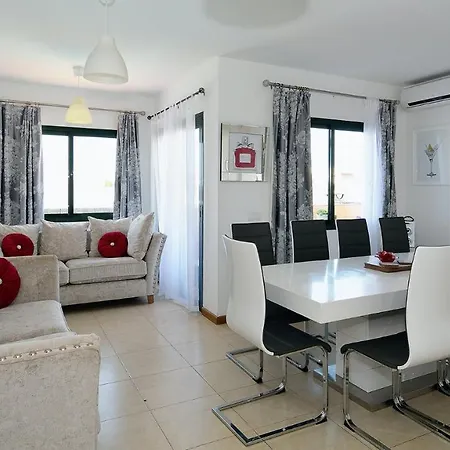 Вилла Casa Lottie - 5 Bed Private Pool Lanzarote Коста Бланка