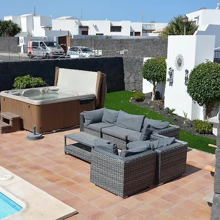 Casa Lottie - 5 Bed Private Pool Lanzarote Вилла *