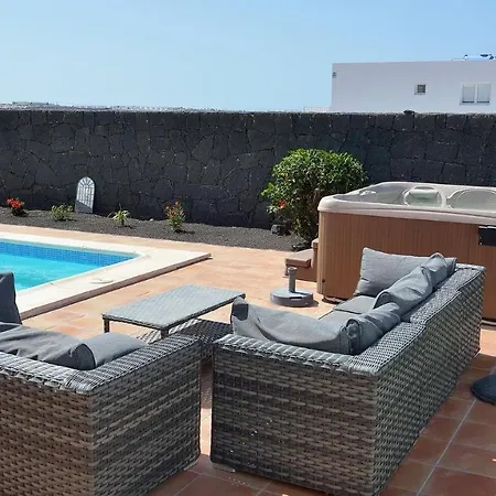 Casa Lottie - 5 Bed Private Pool Lanzarote Villa Playa Blanca